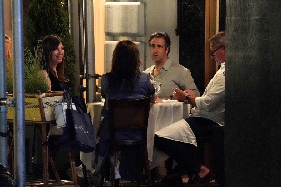 This image has an empty alt attribute; its file name is michael-cohen-dining-01.jpg